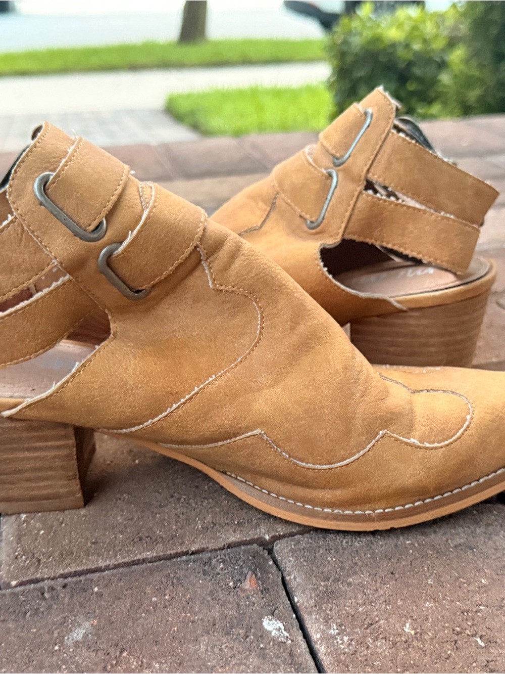 Tan Western Cowboy Cutout Ankle Booties w/ Buckle
